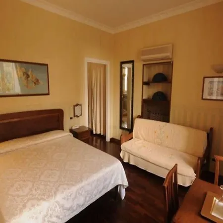 Pensión Royal House