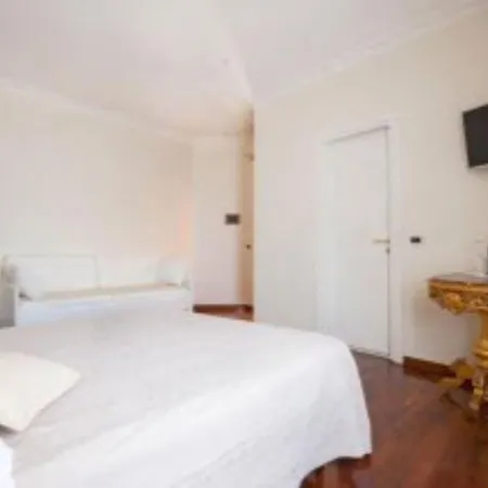 Royal House Pensión 3*